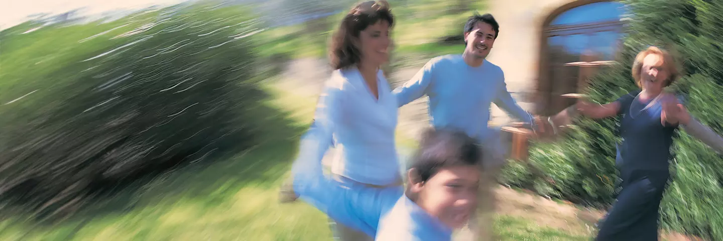 Familie dreht sich im Kreis