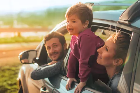Familie im Auto