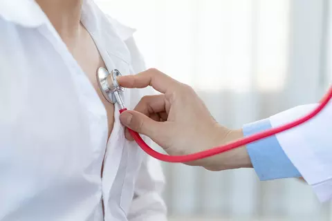 Untersuchung bei Bronchitis