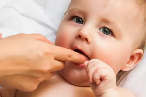 Baby zahnt bald