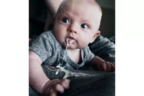 Baby erbricht sich