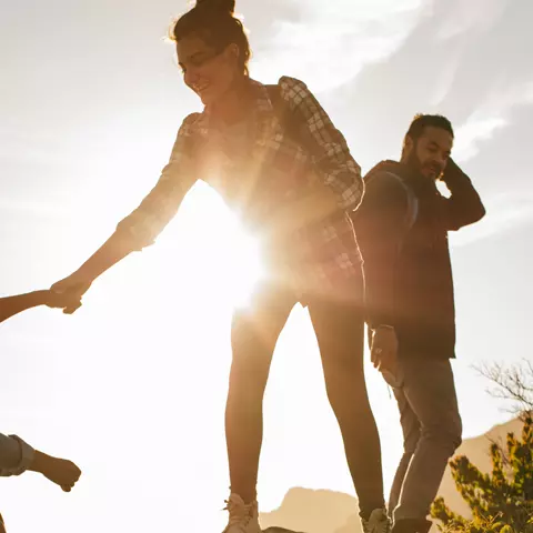 Freunde beim gemeinsamen Wandern
